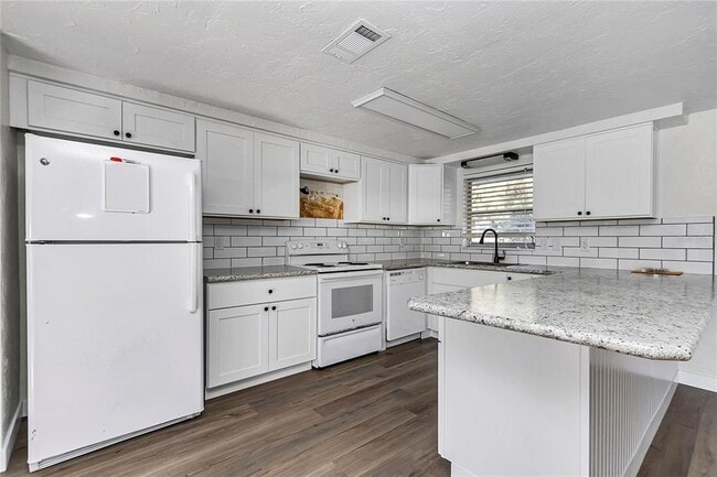 Building Photo - 11440 E Blue Cove Dr