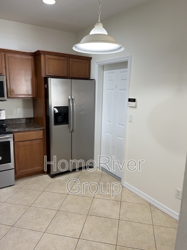 Building Photo - 9840 Roundstone Cir