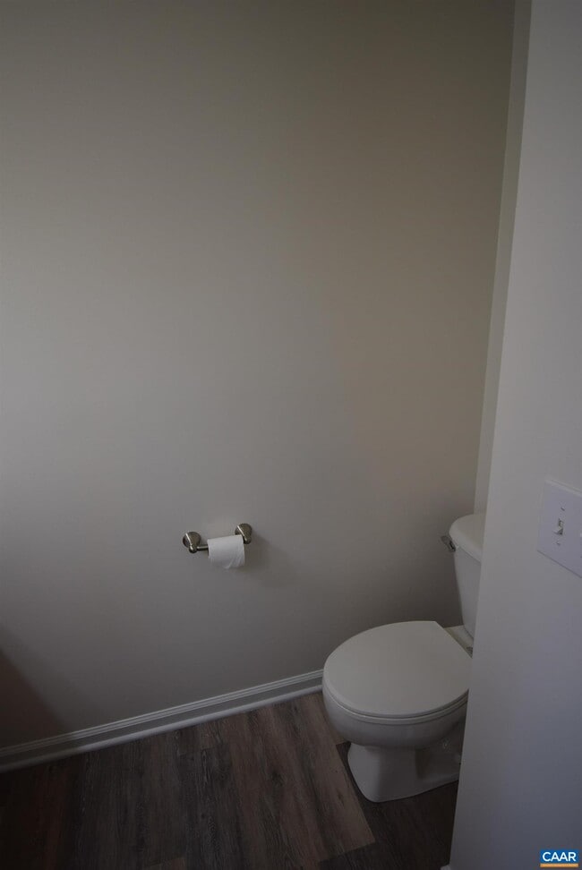 Building Photo - 19 Woodlawn Dr