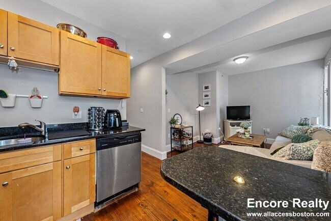 Building Photo - 16 Sewall St