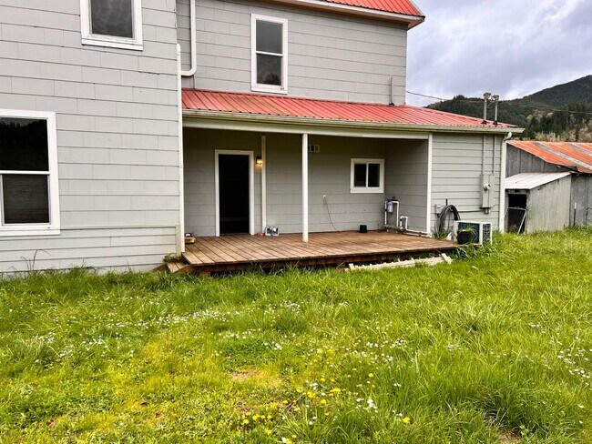 Building Photo - 98382 Sitkum Ln