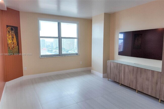 Building Photo - 1985 S Ocean Dr