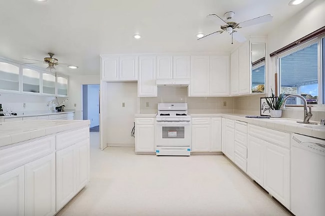 Building Photo - 1209 David Ct
