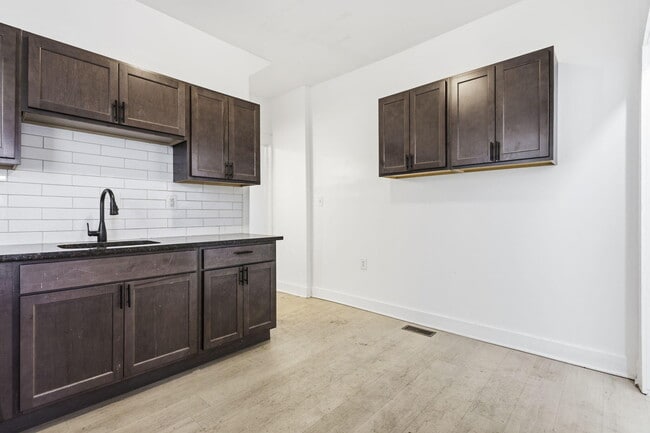 Building Photo - 550 Mt Vernon St