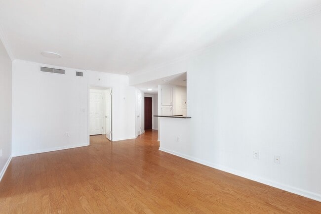 Building Photo - Beautiful 2bd/2ba Condo 1/2 Block from Piedmont Park and 17th Floor View!!