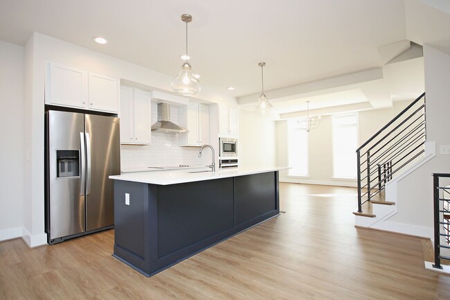 Building Photo - Beautiful Light-Filled Avinity Townhome