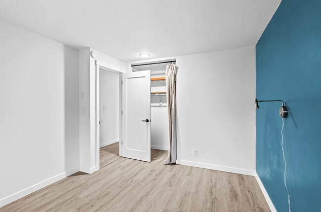 Building Photo - 4BD, 2.5BA Home located in the desirable C...