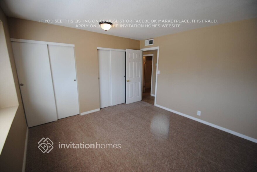 Building Photo - 4148 W Sierra Vista Dr