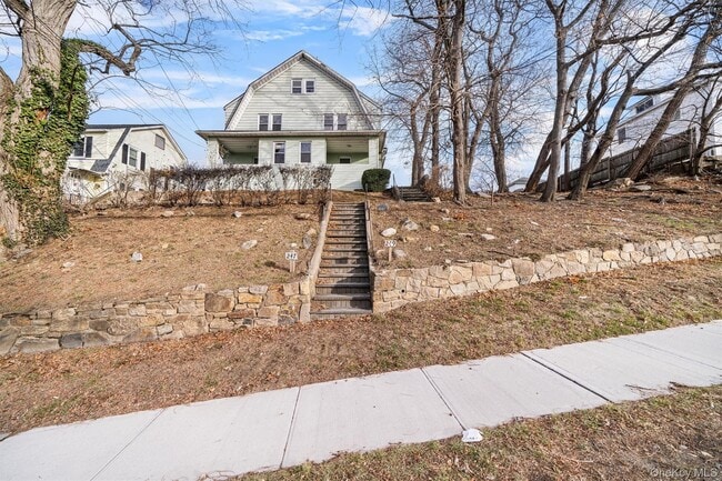 Building Photo - 247 Roberts Ave