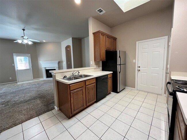 Building Photo - 1506 Poinsettia Blvd