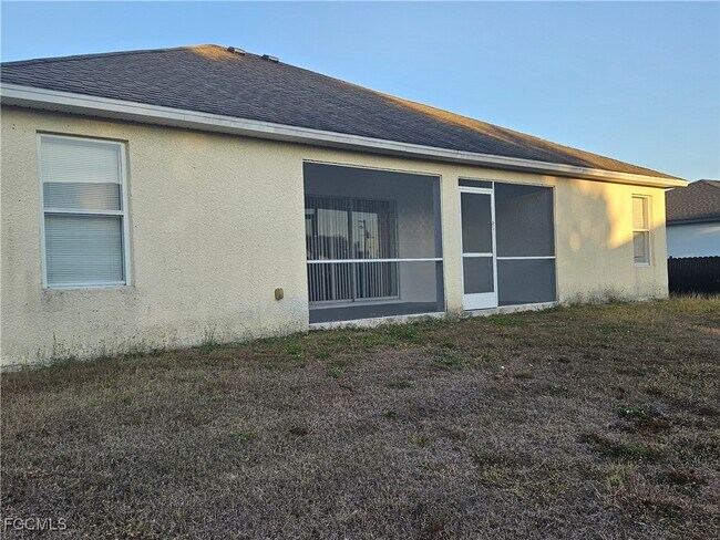 Building Photo - 2511 Sunniland Blvd