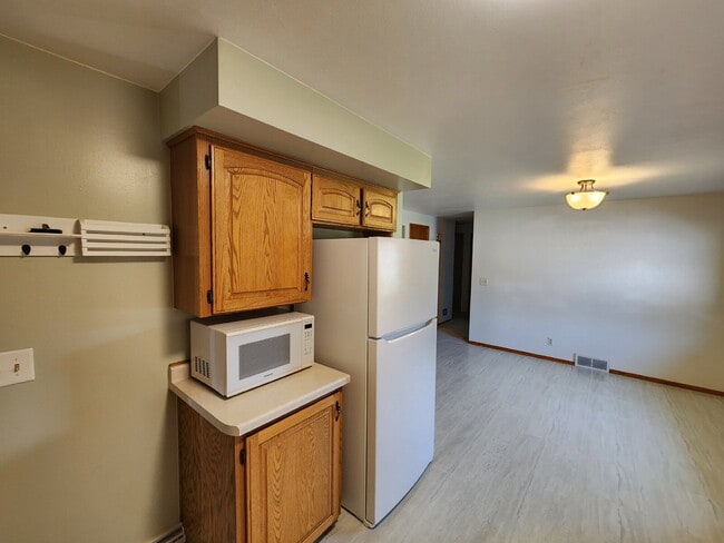 Building Photo - Hard to Find 3 Bedroom Ranch