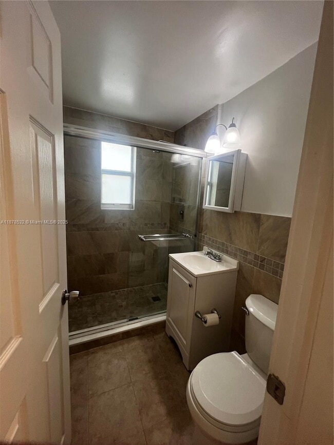 Building Photo - 11 Sidonia Ave