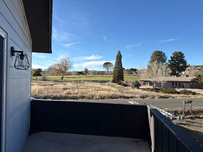 Building Photo - 1131 Tapadero Dr