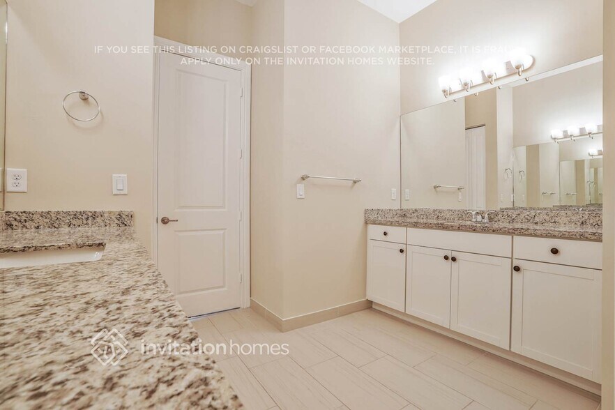 Building Photo - 11714 SW 13th Ct