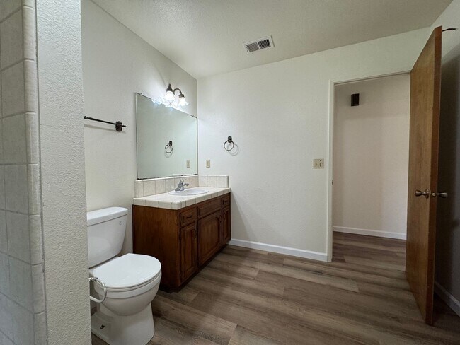 Building Photo - 657 W Escalon Ave