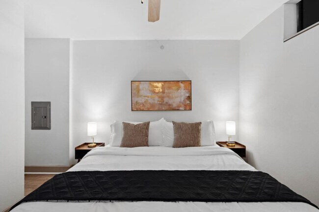 Building Photo - 2922 Elm St