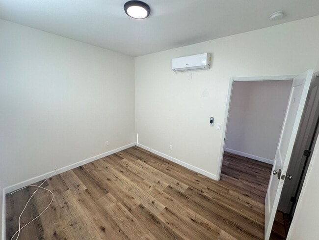 Building Photo - Cute 2bd/2ba unit near USC and within DPS/...