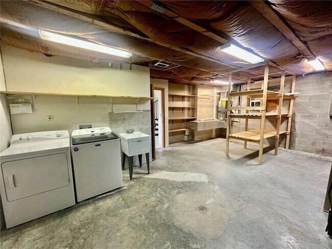 Building Photo - 709 S Lake Starr Blvd
