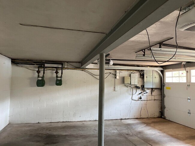 Building Photo - bre121