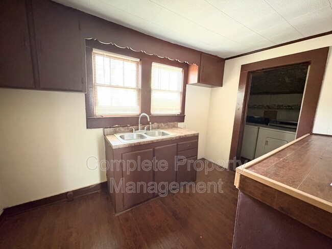 Building Photo - 1015 11th St N