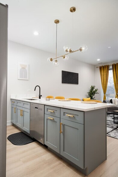 Building Photo - 3723 S Giles Ave