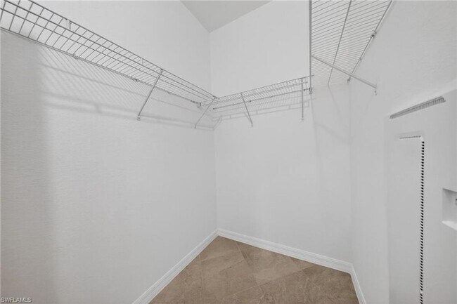 Building Photo - 2220 Dragonfruit Wy