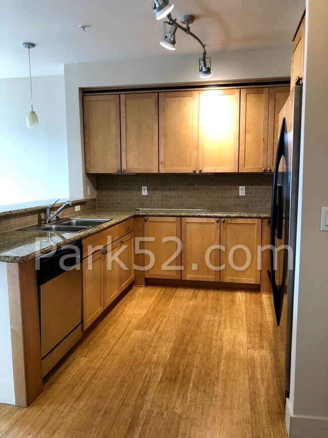Building Photo - 1 Bedroom Condo in Downtown Tacoma