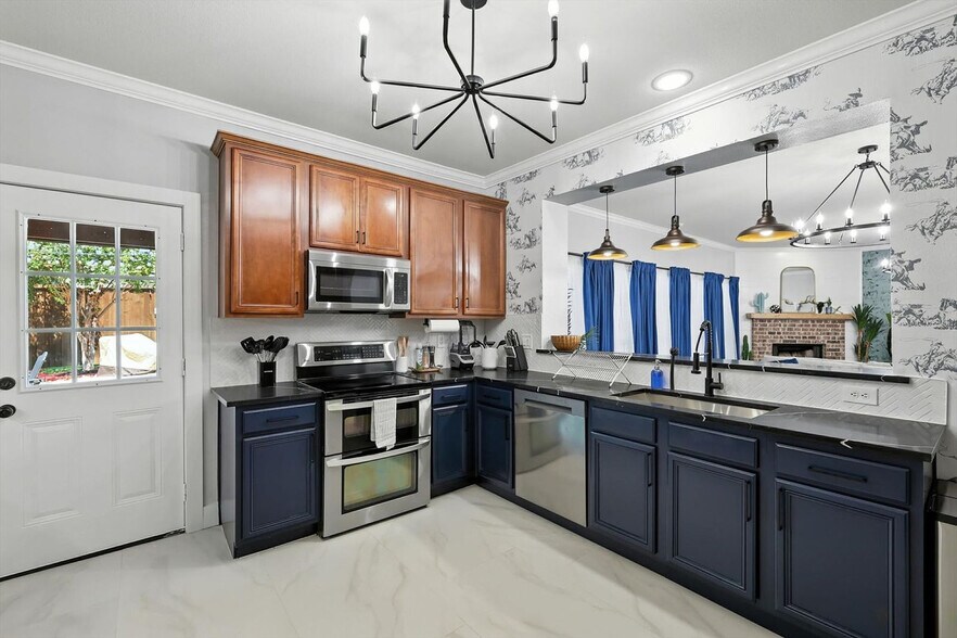 Building Photo - 2516 Castle Pines Dr