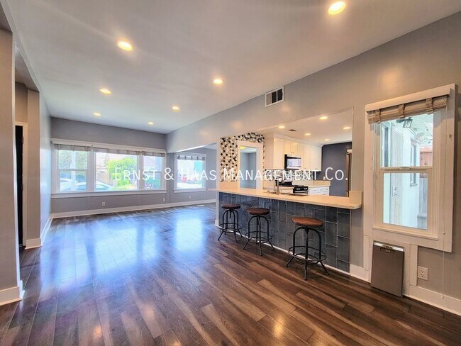 Building Photo - Historic 5-Bedroom, 4-Bath Home with Moder...