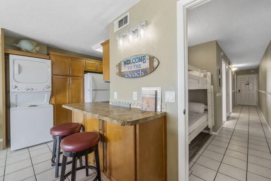 Building Photo - 8743 Thomas Dr