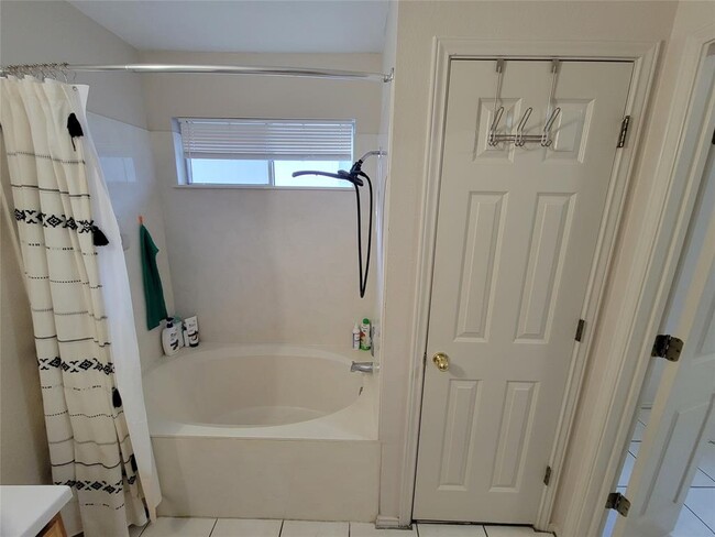 Building Photo - 17745 Loch Linnhe Loop