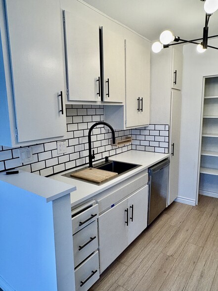 Primary Photo - 11015 National Blvd