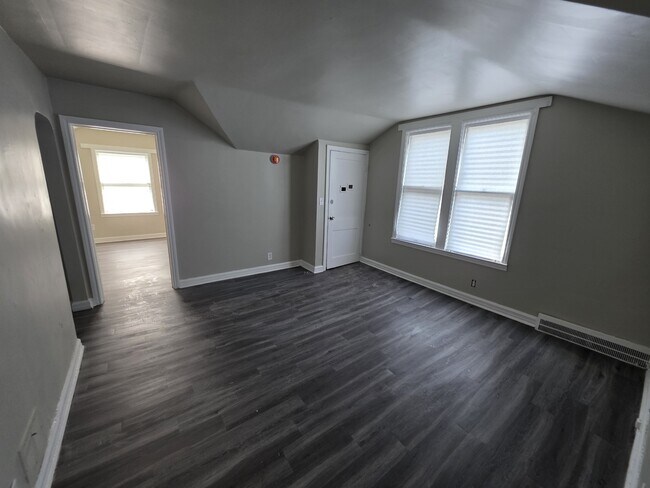 Building Photo - 15448 Log Cabin St
