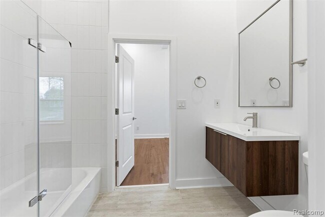 Building Photo - 2503 W Forest Ave