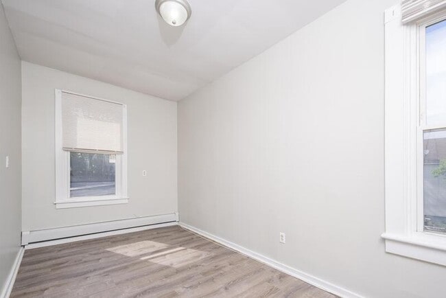 Building Photo - 338 Saratoga St