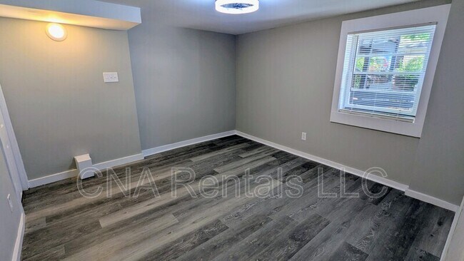 Building Photo - 1772 Martin Pl