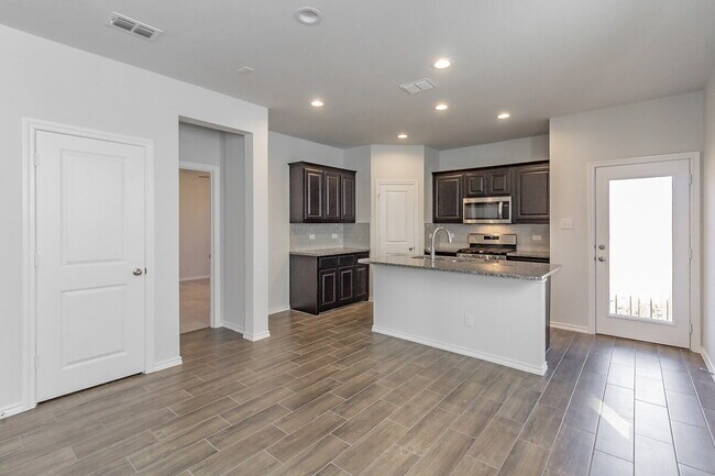 Building Photo - "Beautiful 3-Bedroom 2-Bath Oasis in Forney, TX: Spacious Living!"