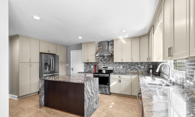 Building Photo - 8620 Stableview Ct