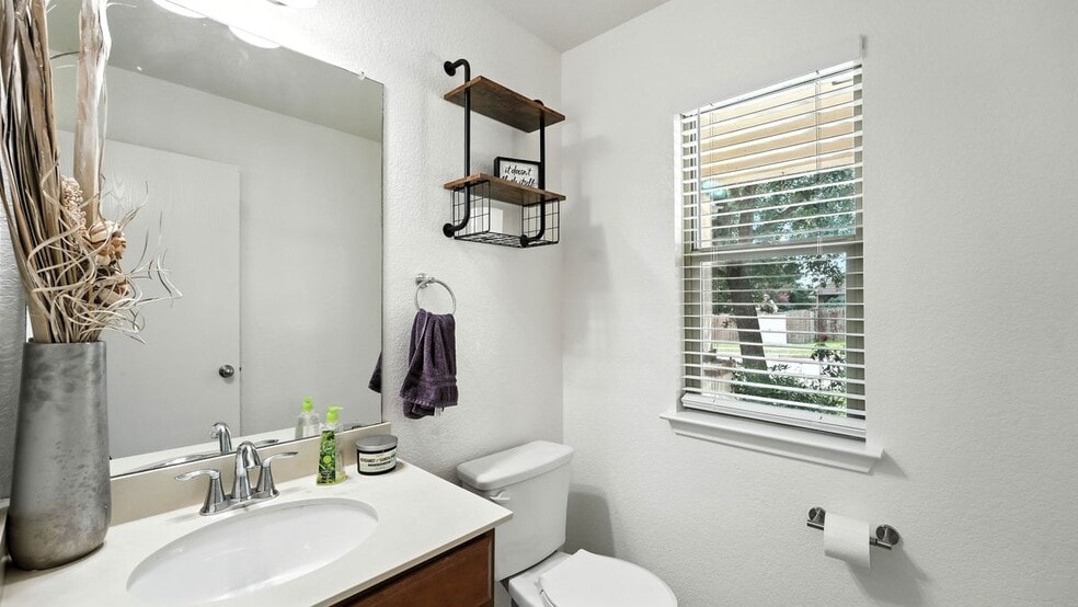 Building Photo - 208 Gatewood Clf