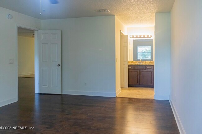 Building Photo - 5615 San Juan Ave