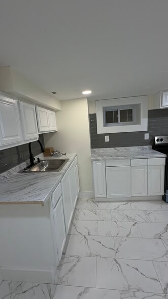 Building Photo - 47 Hopkins Pl