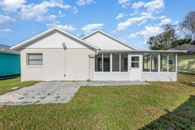 Building Photo - 3 Bedroom / 2 Bath Home Available Now in P...