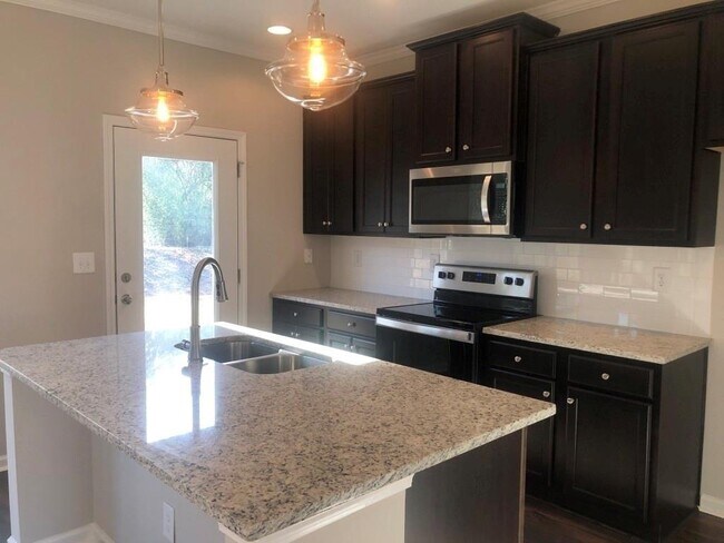 Building Photo - 221 Winterset Cir