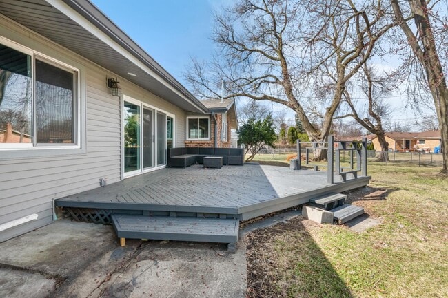 Building Photo - 16615 Walcliff Dr