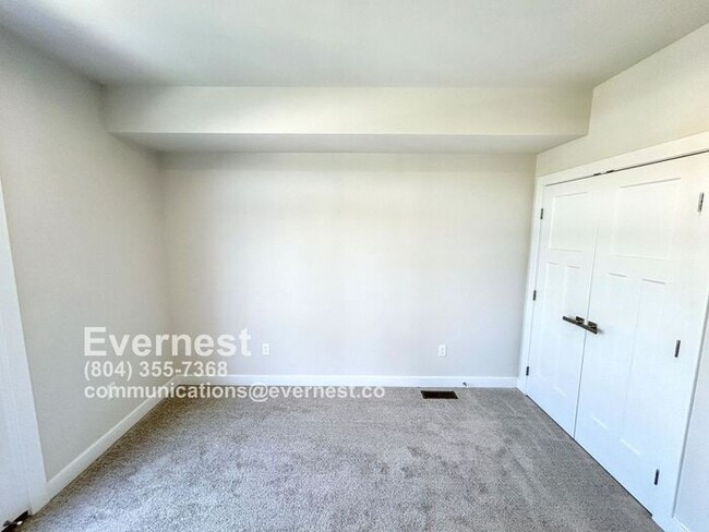 Building Photo - 12112 Calgary Lp