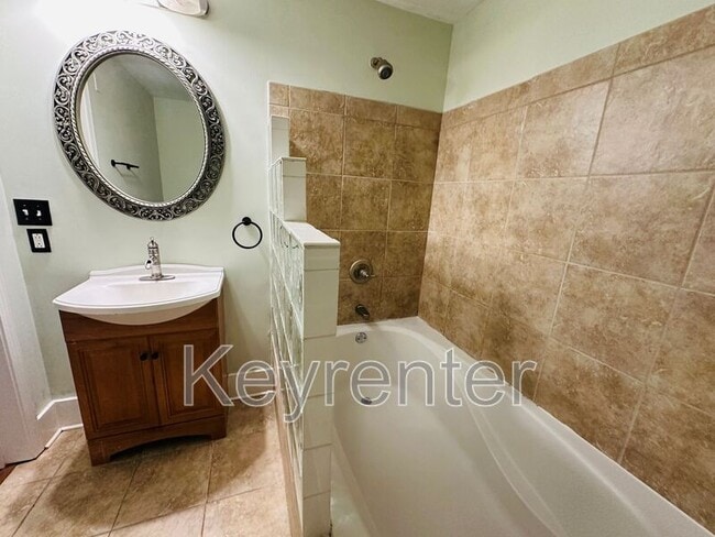 Building Photo - 1060 Worlds Fair Park Dr