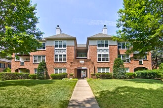 Building Photo - 2424 Selwyn Ave