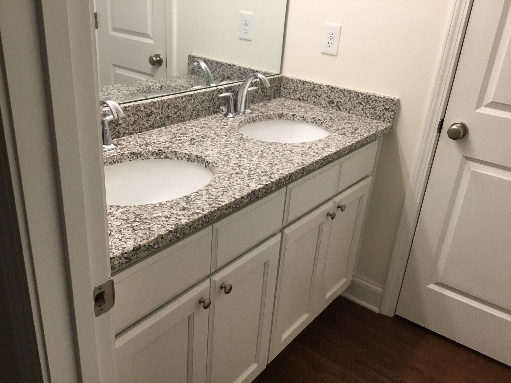 Building Photo - 206 Southfork Ln