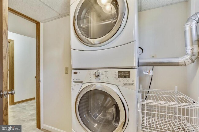 Building Photo - 6403 Tone Dr